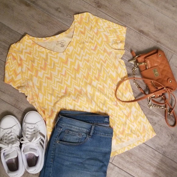 Sonoma Tops - 🍑 Peach chevron tee!